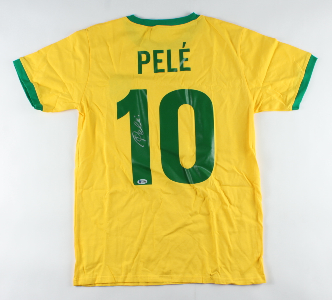 Pele Signed Soccer Jersey (Beckett COA) at PristineAuction.com Pele Signed Soccer Jersey (Beckett COA) at PristineAuction.com