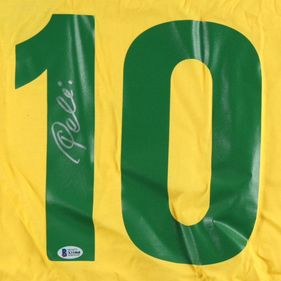 Pele Signed Soccer Jersey (Beckett COA) at PristineAuction.com Pele Signed Soccer Jersey (Beckett COA) at PristineAuction.com