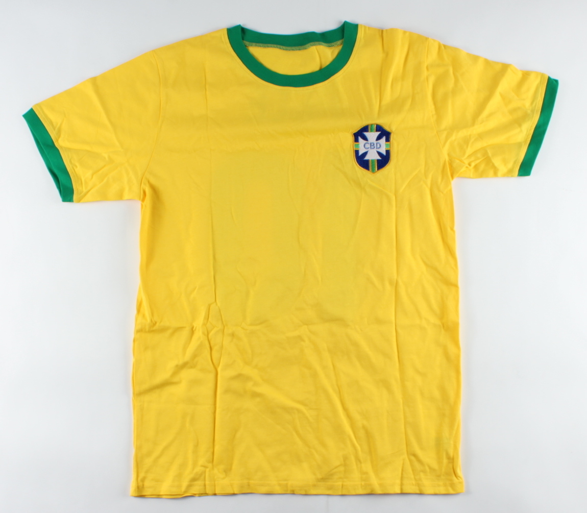 Pele Signed Soccer Jersey (Beckett COA) at PristineAuction.com Pele Signed Soccer Jersey (Beckett COA) at PristineAuction.com