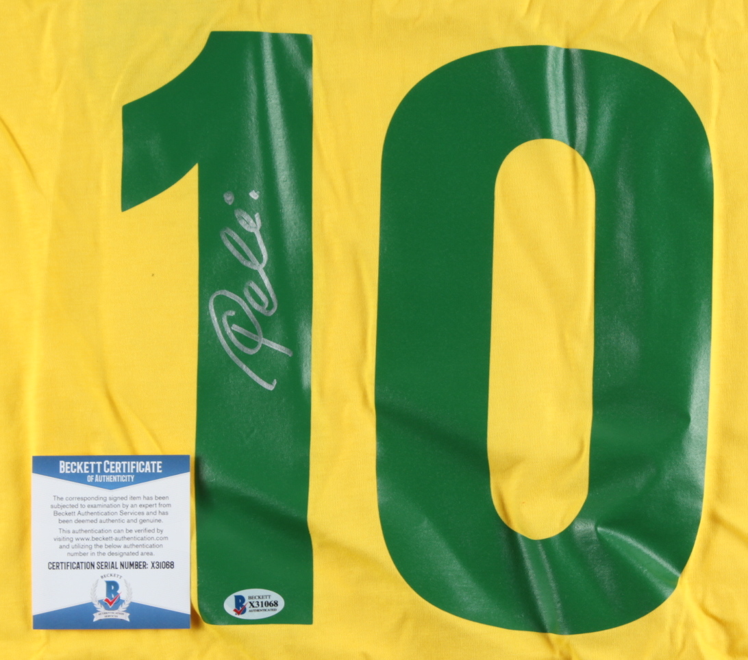 Pele Signed Soccer Jersey (Beckett COA) at PristineAuction.com Pele Signed Soccer Jersey (Beckett COA) at PristineAuction.com