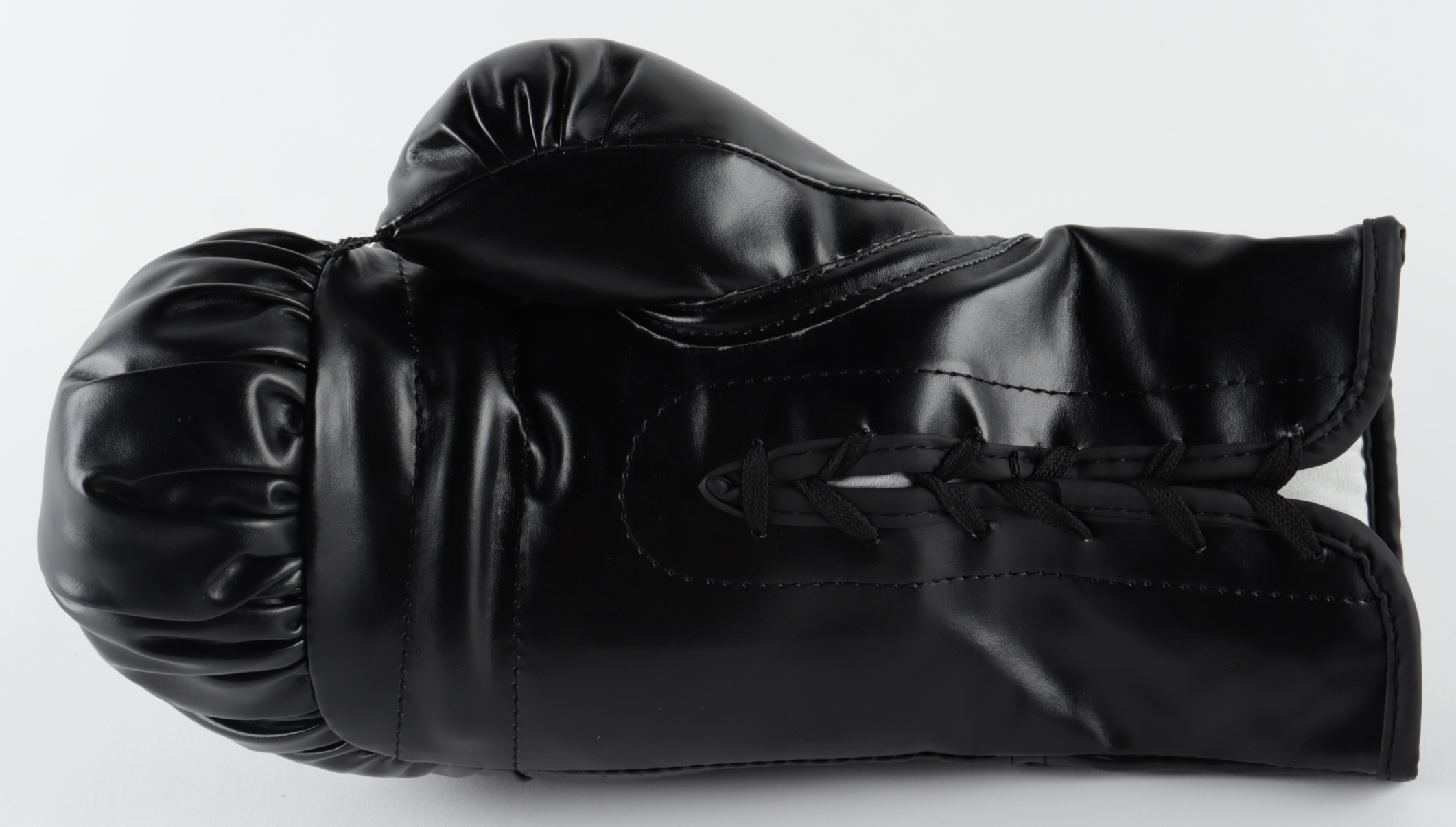 Mike Tyson Signed Everlast Boxing Glove (JSA COA & Fiterman Sports Hologram) at PristineAuction.com Mike Tyson Signed Everlast Boxing Glove (JSA COA & Fiterman Sports Hologram) at PristineAuction.com