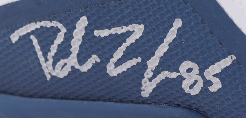 Robert Tonyan Signed Nike Football Cleat (Beckett Hologram) at PristineAuction.com Robert Tonyan Signed Nike Football Cleat (Beckett Hologram) at PristineAuction.com