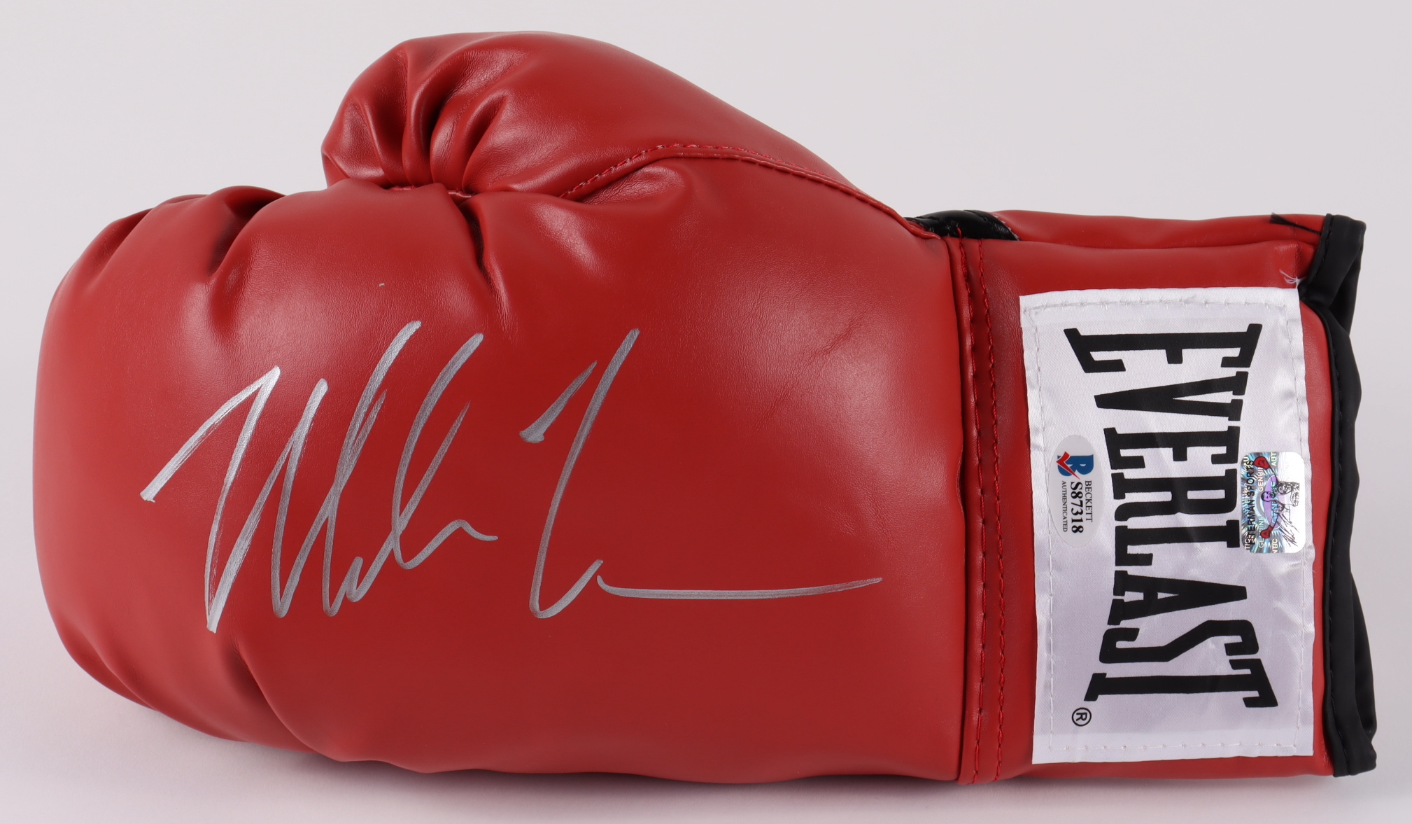 Mike Tyson Signed Everlast Boxing Glove (Beckett COA & Fiterman Sports Hologram) at PristineAuction.com Mike Tyson Signed Everlast Boxing Glove (Beckett COA & Fiterman Sports Hologram) at PristineAuction.com