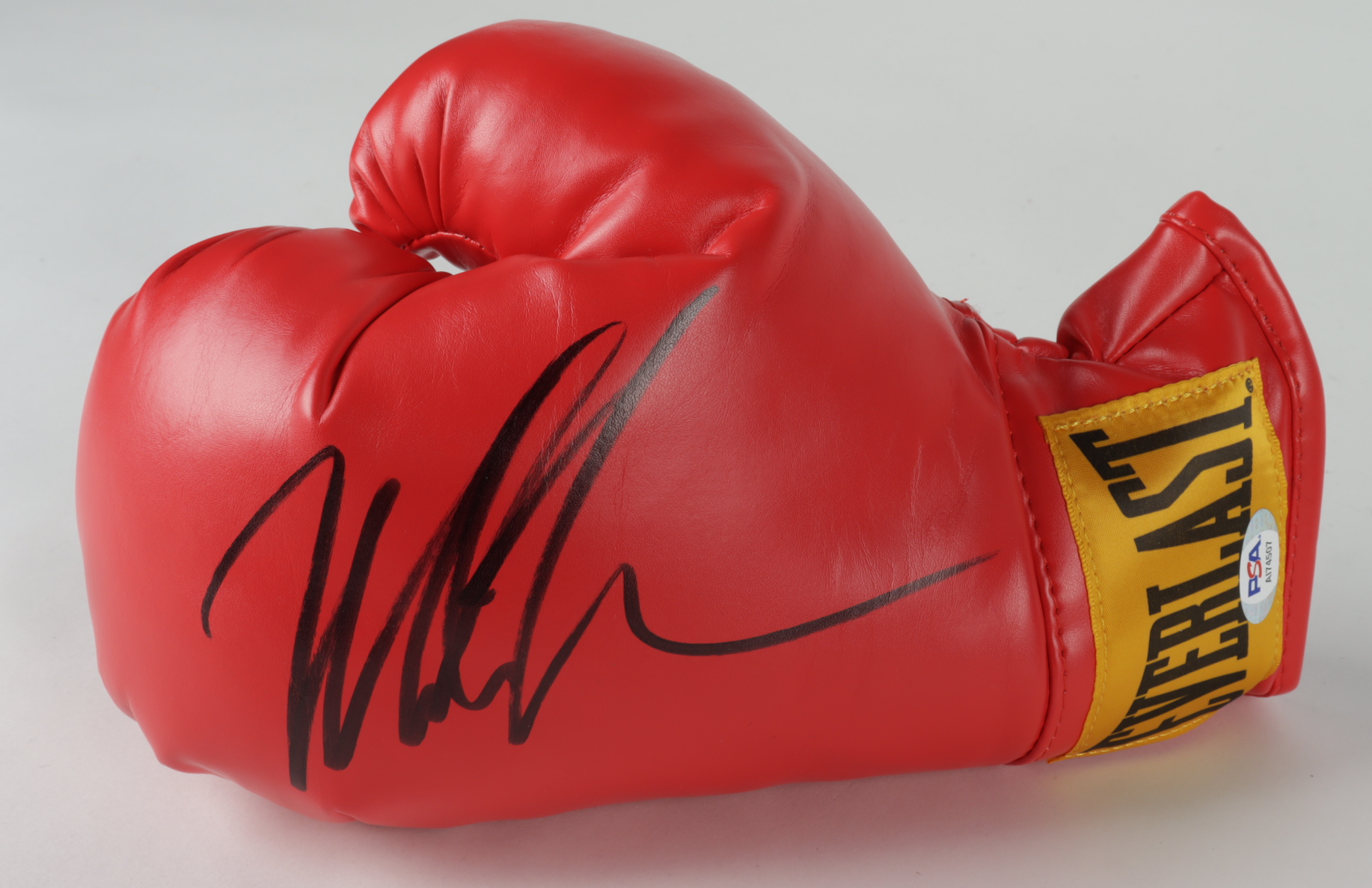 Mike Tyson Signed Everlast Boxing Glove with Display Case (PSA COA) at PristineAuction.com Mike Tyson Signed Everlast Boxing Glove with Display Case (PSA COA) at PristineAuction.com