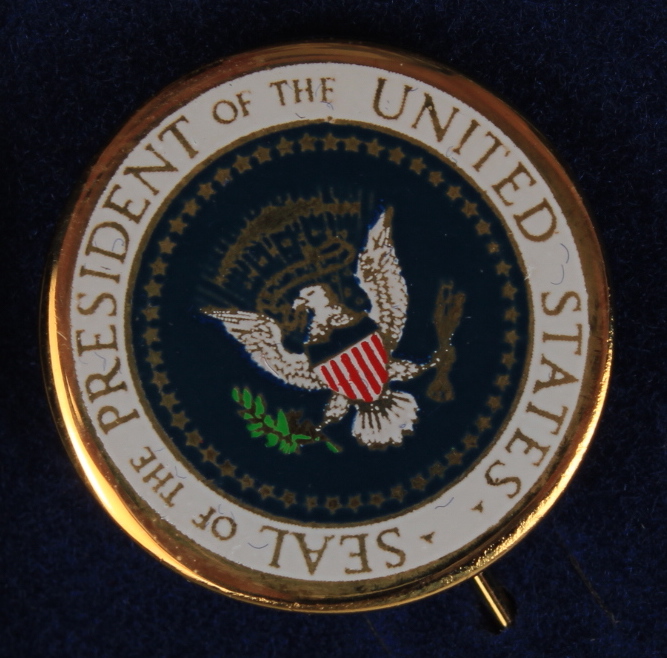 Vintage Ronald Reagan Presidential Pin at PristineAuction.com Vintage Ronald Reagan Presidential Pin at PristineAuction.com