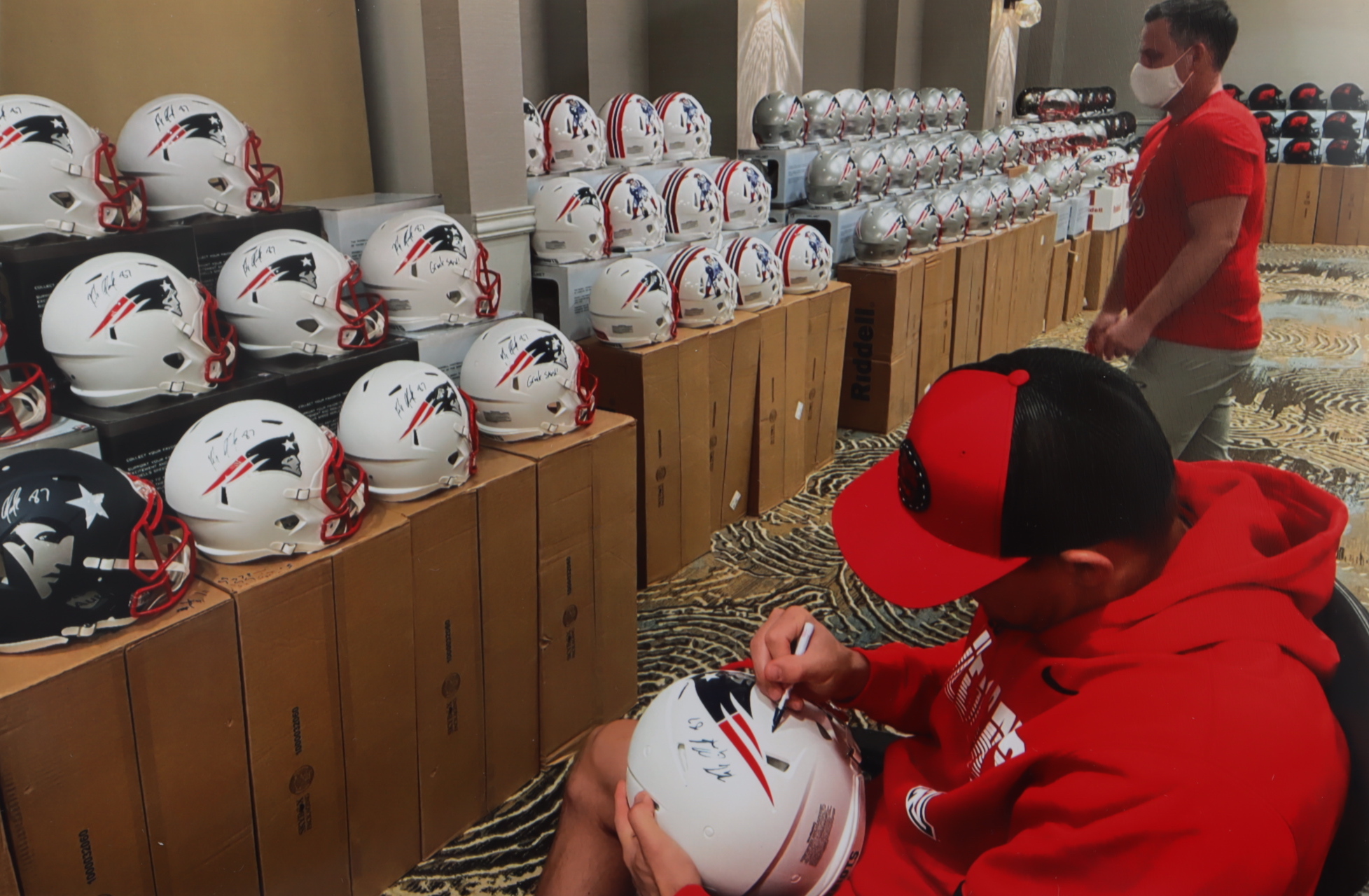 Rob Gronkowski Signed Patriots Full-Size Authentic On-Field Matte White Speed Helmet Inscribed "Gronk Smash!" (Radtke Hologram) (See Description) at PristineAuction.com Rob Gronkowski Signed Patriots Full-Size Authentic On-Field Matte White Speed Helmet Inscribed "Gronk Smash!" (Radtke Hologram) (See Description) at PristineAuction.com