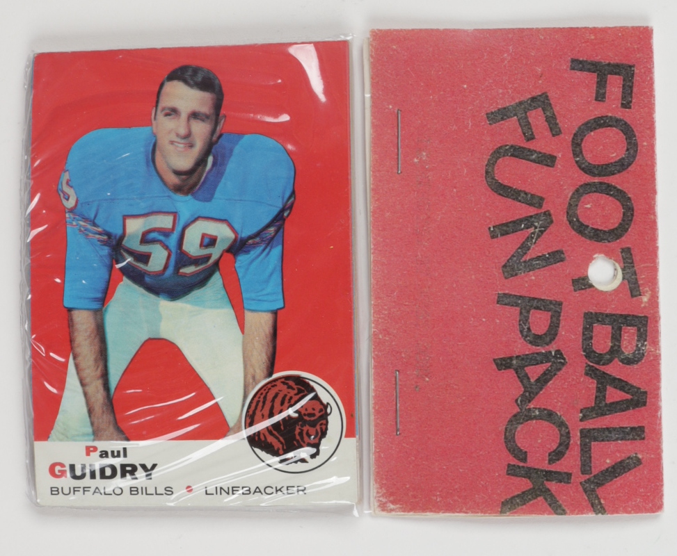 1969 Topps Football Card Fun Pack with (10) Cards (See Description) at PristineAuction.com 1969 Topps Football Card Fun Pack with (10) Cards (See Description) at PristineAuction.com