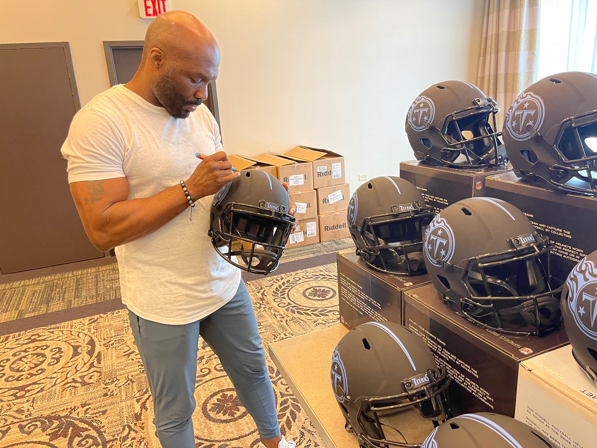 Derrick Mason Signed Titans Full-Size Lunar Eclipse Alternate Speed Helmet (Radtke) at PristineAuction.com Derrick Mason Signed Titans Full-Size Lunar Eclipse Alternate Speed Helmet (Radtke) at PristineAuction.com