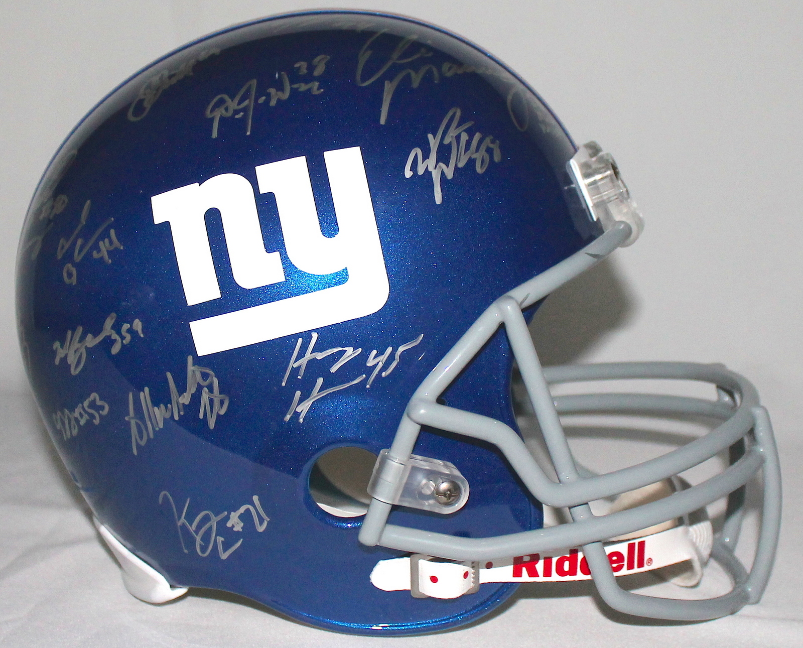 2011-12 Giants Team Signed by (22) with Eli Manning, Victor Cruz, Hakeem Nicks, Justin Tuck, Mario Manningham (Steiner COA) at PristineAuction.com 2011-12 Giants Team Signed by (22) with Eli Manning, Victor Cruz, Hakeem Nicks, Justin Tuck, Mario Manningham (Steiner COA) at PristineAuction.com