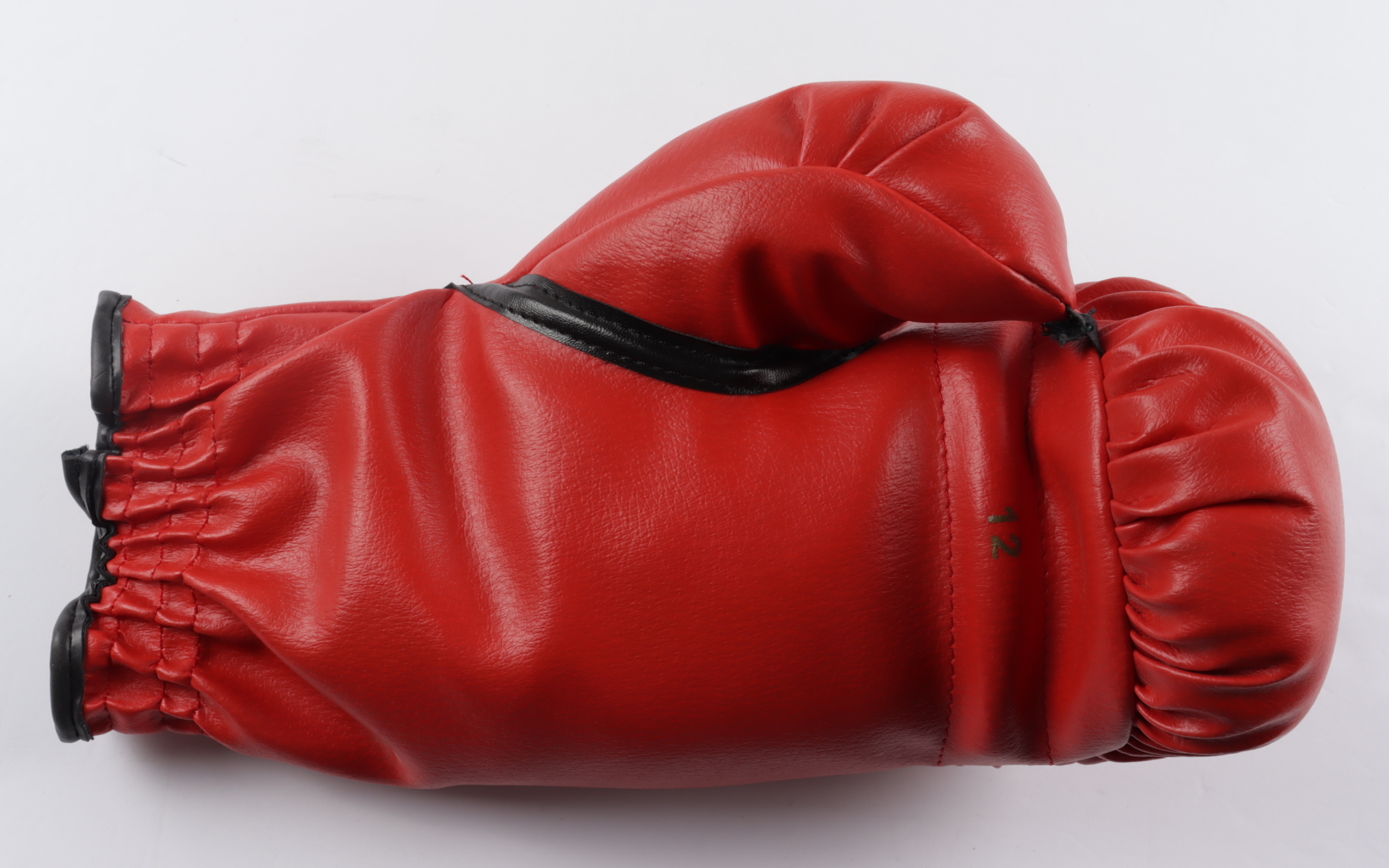 Emile Griffith Signed Everlast Boxing Glove Inscribed "Hall of Fame" (Beckett COA) (See Description) at PristineAuction.com Emile Griffith Signed Everlast Boxing Glove Inscribed "Hall of Fame" (Beckett COA) (See Description) at PristineAuction.com