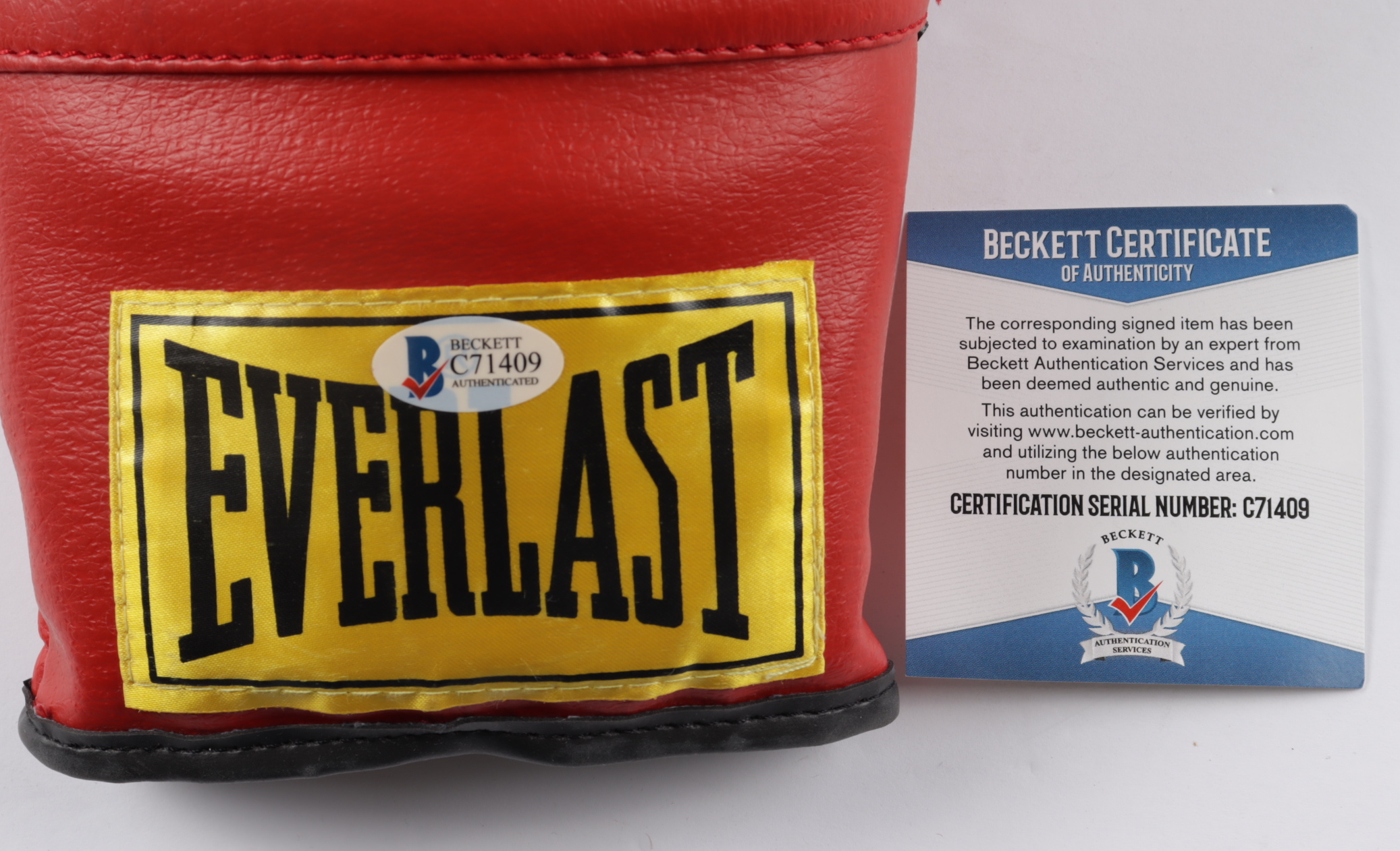 Emile Griffith Signed Everlast Boxing Glove Inscribed "Hall of Fame" (Beckett COA) (See Description) at PristineAuction.com Emile Griffith Signed Everlast Boxing Glove Inscribed "Hall of Fame" (Beckett COA) (See Description) at PristineAuction.com