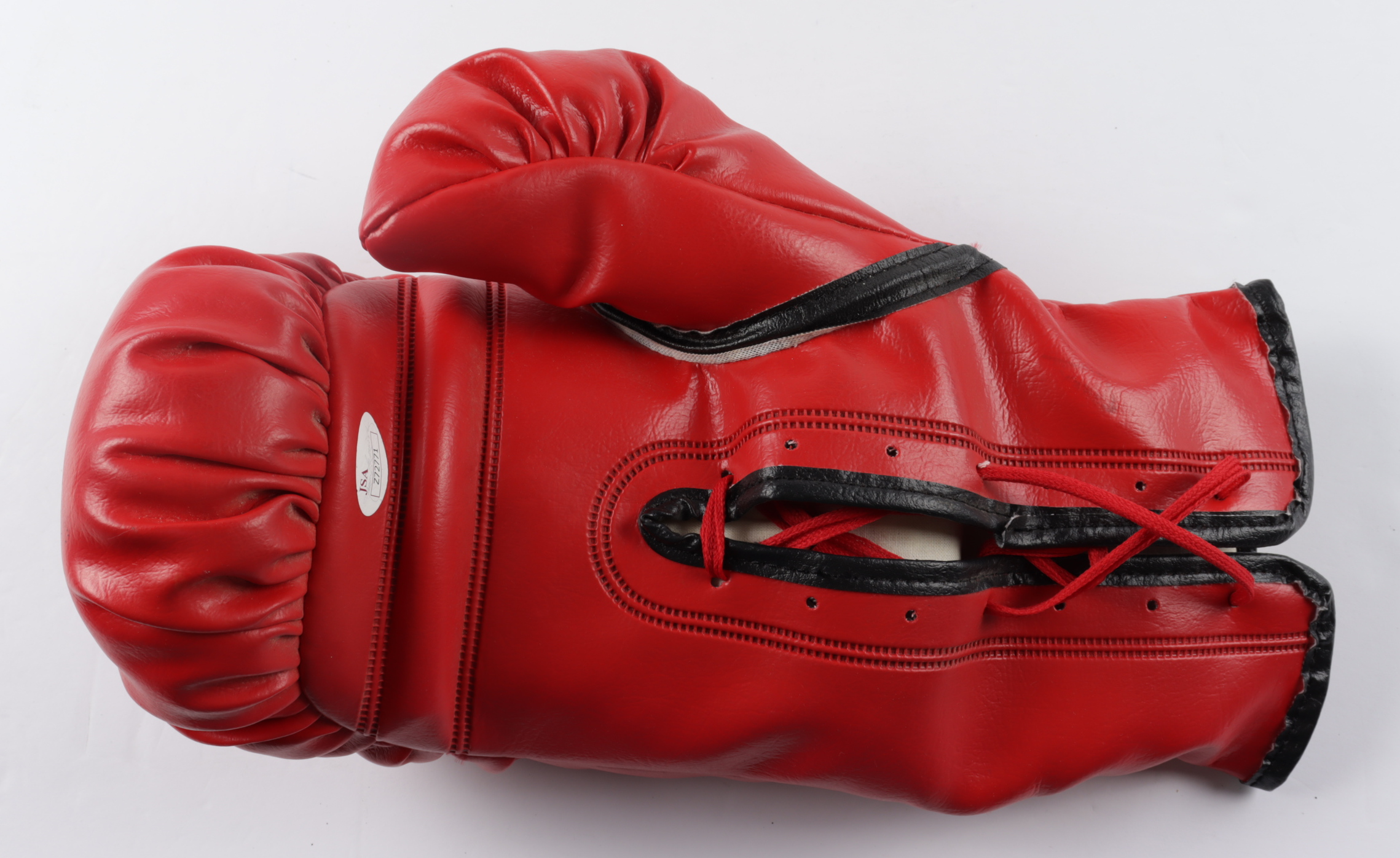 Muhammad Ali Signed Everlast Boxing Glove (JSA LOA) (See Description) at PristineAuction.com Muhammad Ali Signed Everlast Boxing Glove (JSA LOA) (See Description) at PristineAuction.com