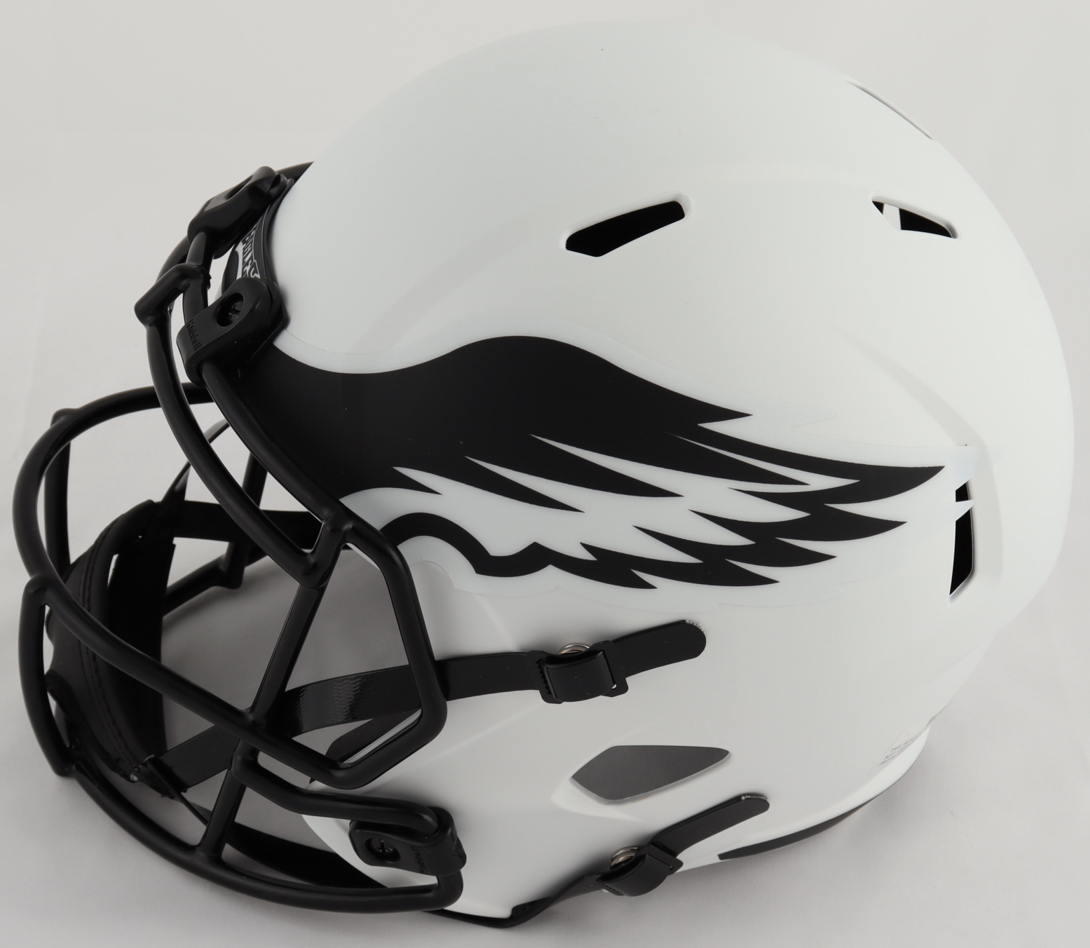 DeVonta Smith Signed Eagles Full-Size Lunar Eclipse Alternate Speed Helmet (Beckett Hologram) at PristineAuction.com DeVonta Smith Signed Eagles Full-Size Lunar Eclipse Alternate Speed Helmet (Beckett Hologram) at PristineAuction.com