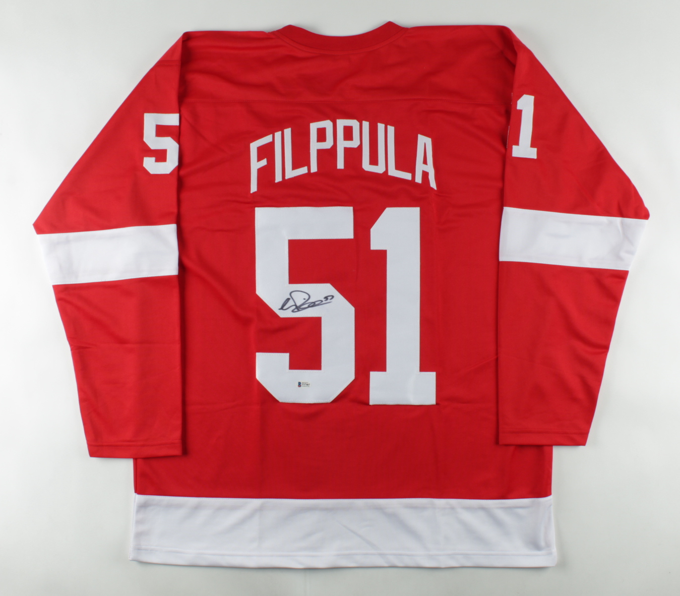 Valtteri Filppula Signed Jersey (Beckett COA) (See Description) at PristineAuction.com Valtteri Filppula Signed Jersey (Beckett COA) (See Description) at PristineAuction.com