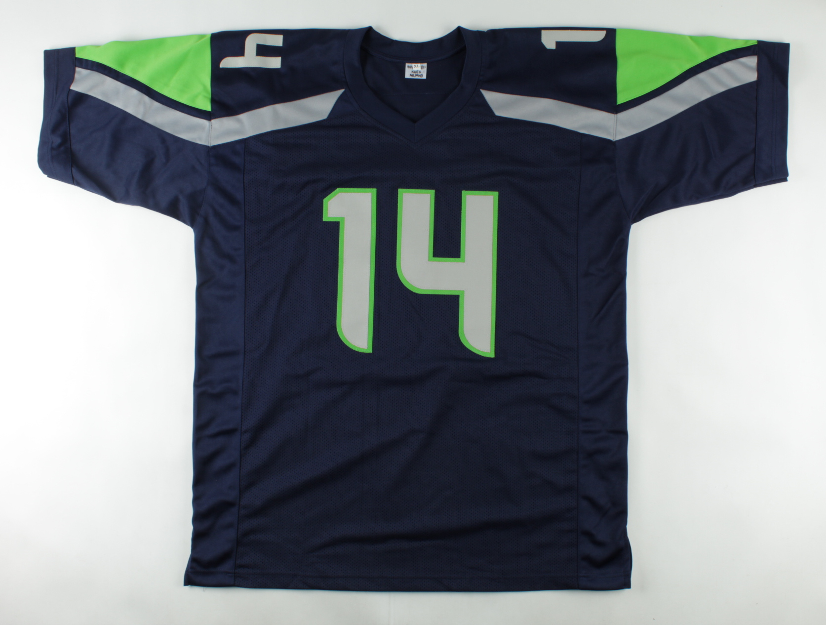 DK Metcalf Signed Jersey (Beckett Hologram) at PristineAuction.com DK Metcalf Signed Jersey (Beckett Hologram) at PristineAuction.com