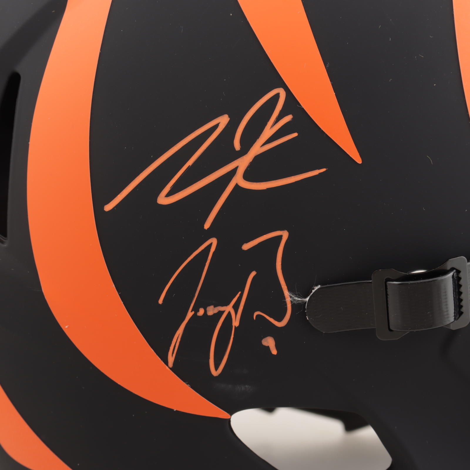 Tee Higgins & Joe Burrow Signed Bengals Full-Size Eclipse Alternate Speed Helmet (JSA COA & Fanatics Hologram) (See Description) at PristineAuction.com Tee Higgins & Joe Burrow Signed Bengals Full-Size Eclipse Alternate Speed Helmet (JSA COA & Fanatics Hologram) (See Description) at PristineAuction.com
