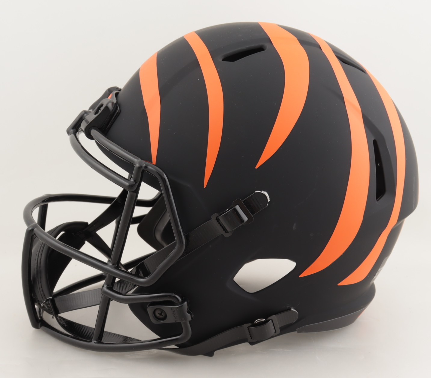 Tee Higgins & Joe Burrow Signed Bengals Full-Size Eclipse Alternate Speed Helmet (JSA COA & Fanatics Hologram) (See Description) at PristineAuction.com Tee Higgins & Joe Burrow Signed Bengals Full-Size Eclipse Alternate Speed Helmet (JSA COA & Fanatics Hologram) (See Description) at PristineAuction.com