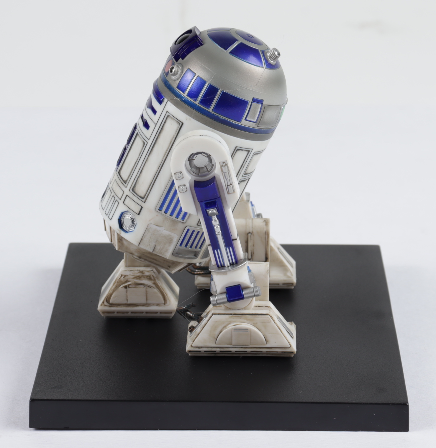 Set of (3) Kotobukiya Painted "Star Wars" C-3PO, R2-D2, & BB-8 Figures With Display Stand at PristineAuction.com Set of (3) Kotobukiya Painted "Star Wars" C-3PO, R2-D2, & BB-8 Figures With Display Stand at PristineAuction.com