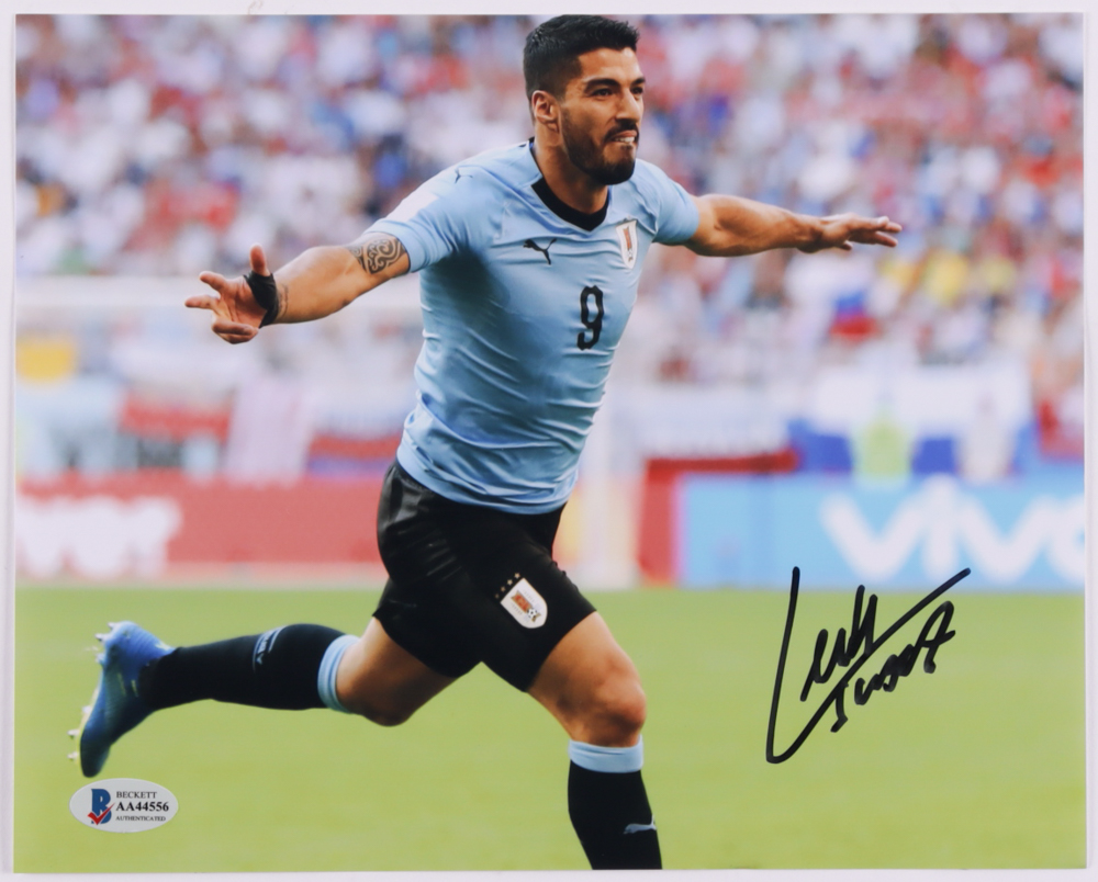 Luis Suarez Signed Team Uruguay 8x10 Photo (Beckett COA) at PristineAuction.com Luis Suarez Signed Team Uruguay 8x10 Photo (Beckett COA) at PristineAuction.com