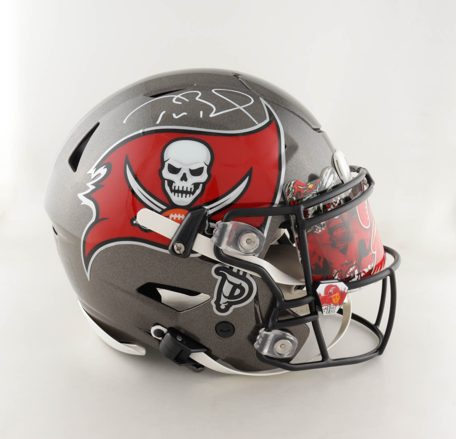 Tom Brady Signed Buccaneers Full-Size Authentic On-Field SpeedFlex Helmet with Buccaneers Logo Visor (Fanatics LOA) (See Description) at PristineAuction.com Tom Brady Signed Buccaneers Full-Size Authentic On-Field SpeedFlex Helmet with Buccaneers Logo Visor (Fanatics LOA) (See Description) at PristineAuction.com