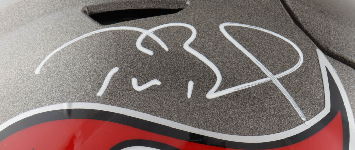 Tom Brady Signed Buccaneers Full-Size Authentic On-Field SpeedFlex Helmet with Buccaneers Logo Visor (Fanatics LOA) (See Description) at PristineAuction.com Tom Brady Signed Buccaneers Full-Size Authentic On-Field SpeedFlex Helmet with Buccaneers Logo Visor (Fanatics LOA) (See Description) at PristineAuction.com