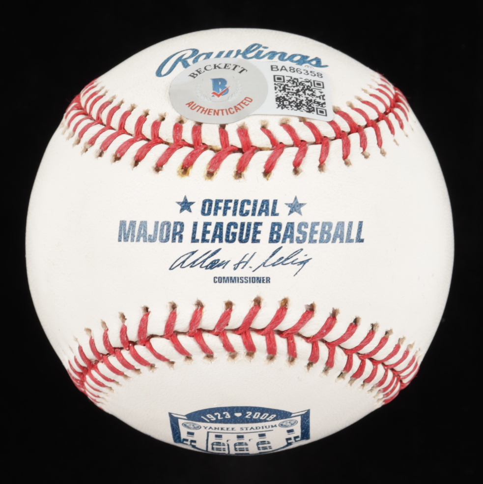 Don Mattingly Signed OML Baseball Inscribed "Yankee Captain" (Beckett COA) at PristineAuction.com Don Mattingly Signed OML Baseball Inscribed "Yankee Captain" (Beckett COA) at PristineAuction.com