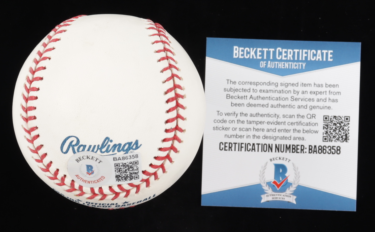 Don Mattingly Signed OML Baseball Inscribed "Yankee Captain" (Beckett COA) at PristineAuction.com Don Mattingly Signed OML Baseball Inscribed "Yankee Captain" (Beckett COA) at PristineAuction.com