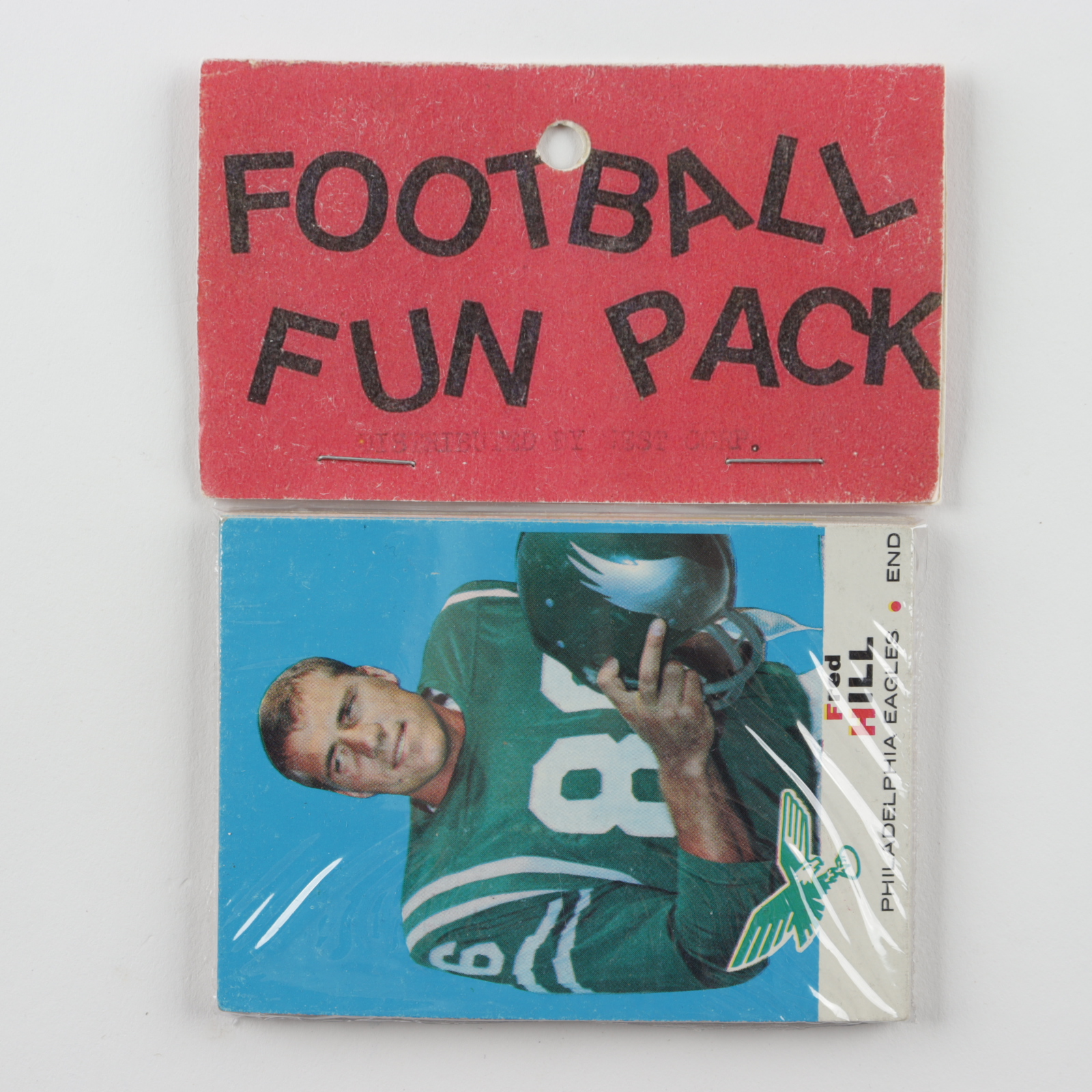 1969 Topps Football Card Fun Pack with (10) Cards at PristineAuction.com 1969 Topps Football Card Fun Pack with (10) Cards at PristineAuction.com