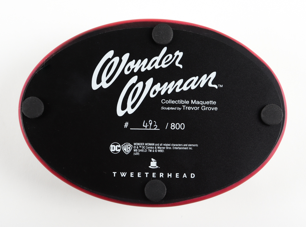 Wonder Woman - Lynda Carter - DC Comics Tweeterhead Limited Edition Cape Variant Maquette Statue at PristineAuction.com Wonder Woman - Lynda Carter - DC Comics Tweeterhead Limited Edition Cape Variant Maquette Statue at PristineAuction.com