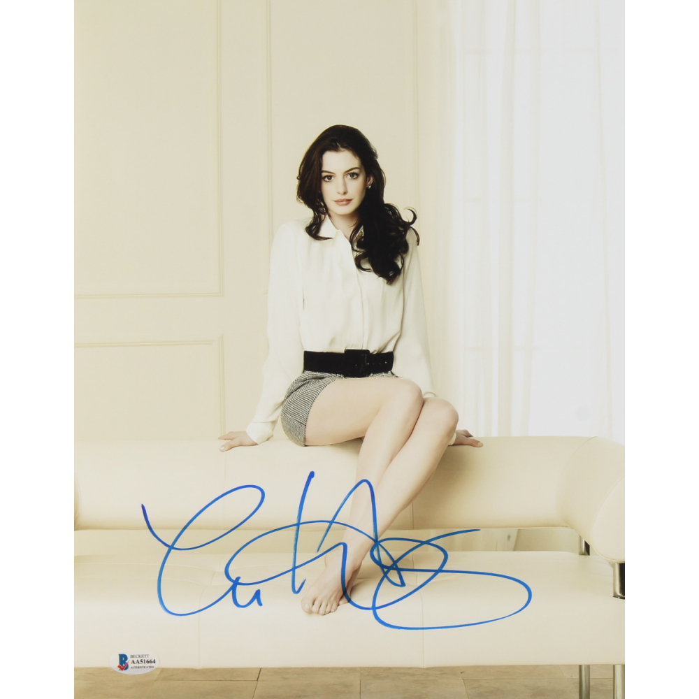 Anne Hathaway サイン入り写真 UACC証明書付き Anne Hathaway サイン入り写真 UACC証明書付き