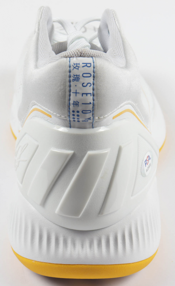 derrick rose signed shoes