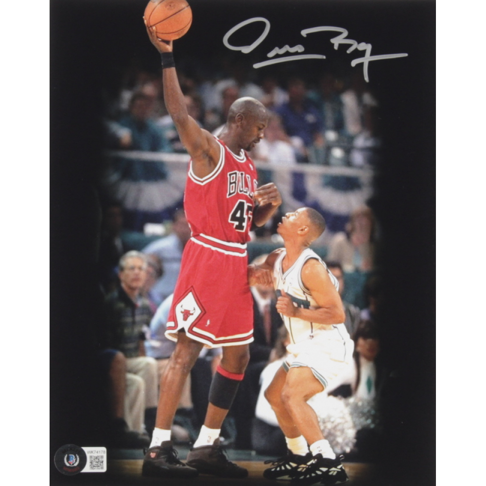 Muggsy Bogues Signed Hornets 8x10 Photo (Beckett Hologram) | Pristine ...