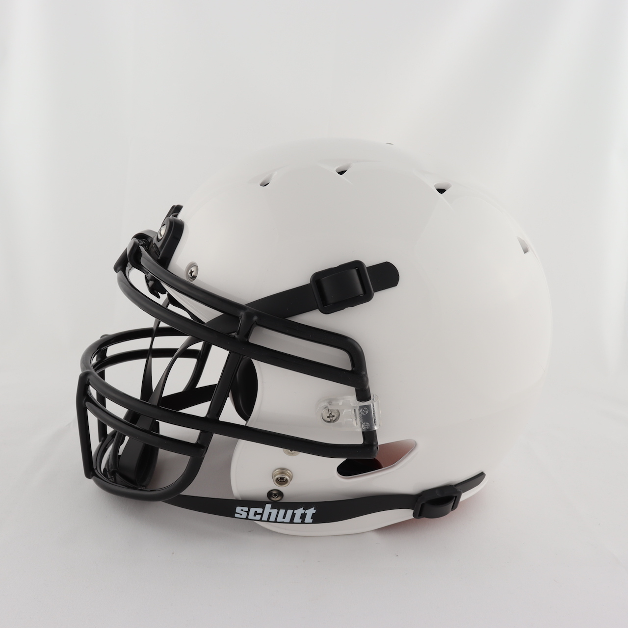 Mike Singletary Signed Full-Size Authentic On-Field Matte White Helmet Inscribed "HOF 98" (Beckett COA) at PristineAuction.com Mike Singletary Signed Full-Size Authentic On-Field Matte White Helmet Inscribed "HOF 98" (Beckett COA) at PristineAuction.com