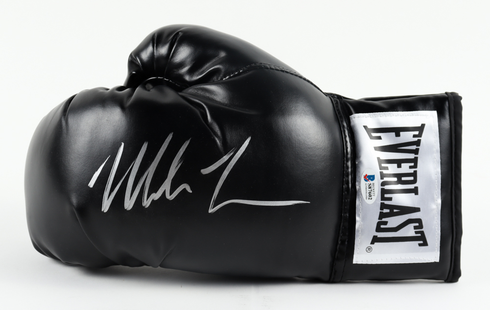 Mike Tyson Signed Everlast Boxing Glove (Beckett COA) at PristineAuction.com Mike Tyson Signed Everlast Boxing Glove (Beckett COA) at PristineAuction.com