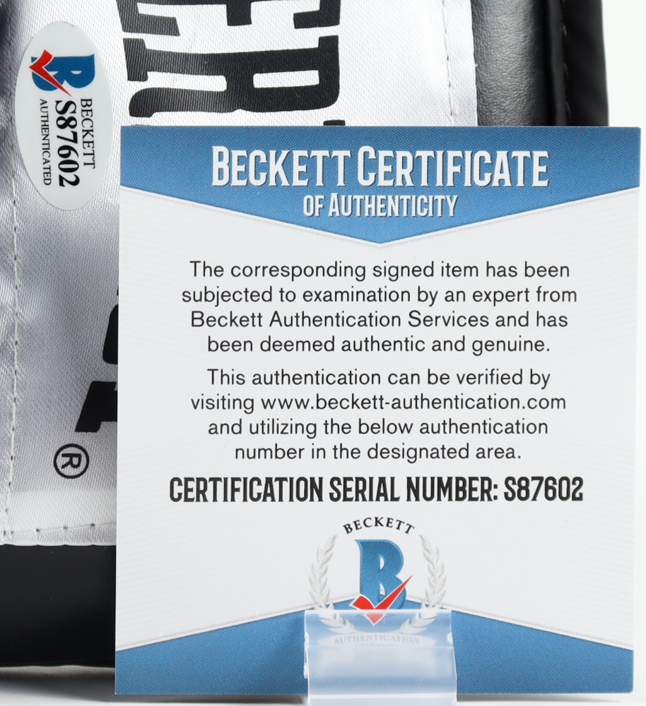 Mike Tyson Signed Everlast Boxing Glove (Beckett COA) at PristineAuction.com Mike Tyson Signed Everlast Boxing Glove (Beckett COA) at PristineAuction.com