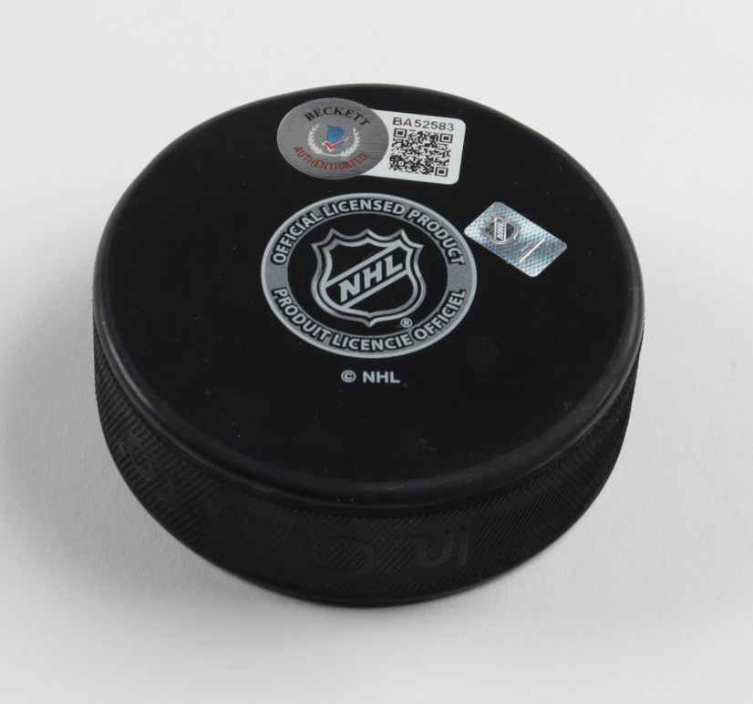 Bobby Orr Signed Bruins Logo Hockey Puck (Beckett COA) at PristineAuction.com Bobby Orr Signed Bruins Logo Hockey Puck (Beckett COA) at PristineAuction.com