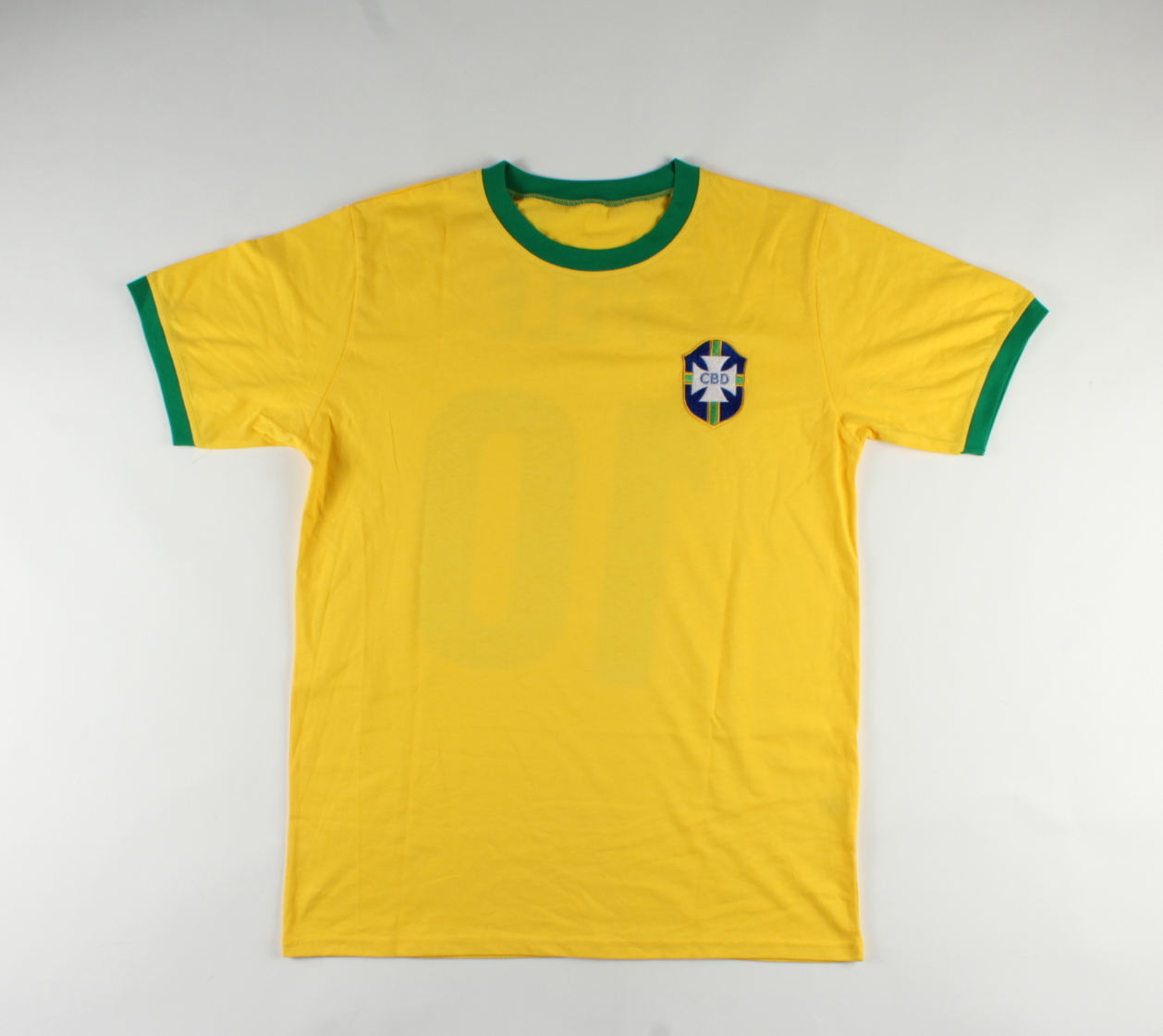 Pele Signed Jersey (Beckett Hologram) at PristineAuction.com Pele Signed Jersey (Beckett Hologram) at PristineAuction.com