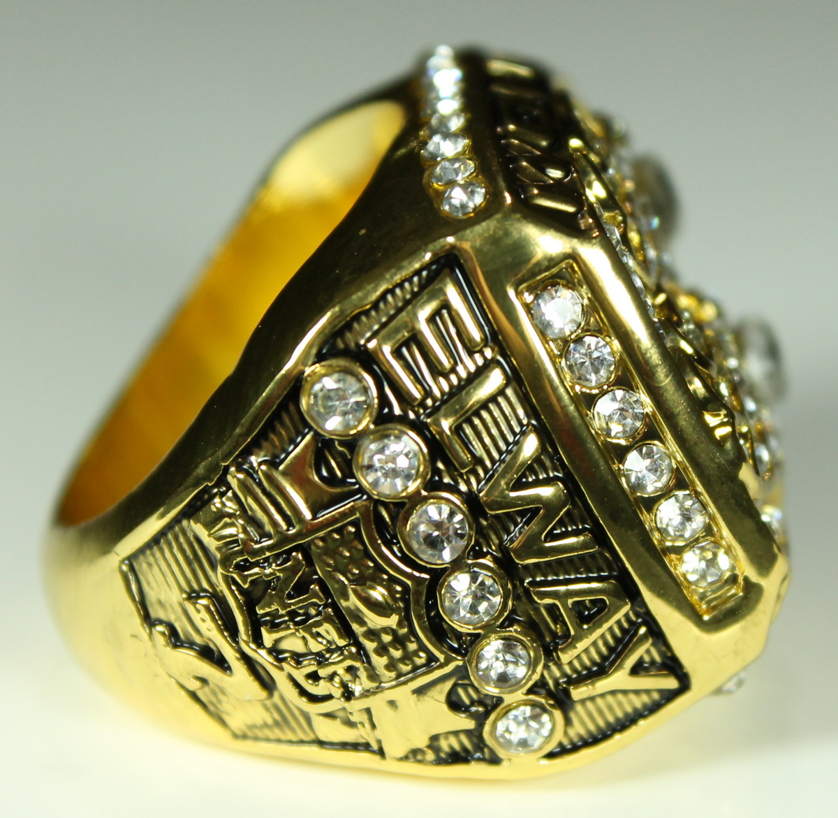 John Elway Denver Broncos High Quality Replica 1999 Super Bowl XXXIII Championship Ring at PristineAuction.com John Elway Denver Broncos High Quality Replica 1999 Super Bowl XXXIII Championship Ring at PristineAuction.com