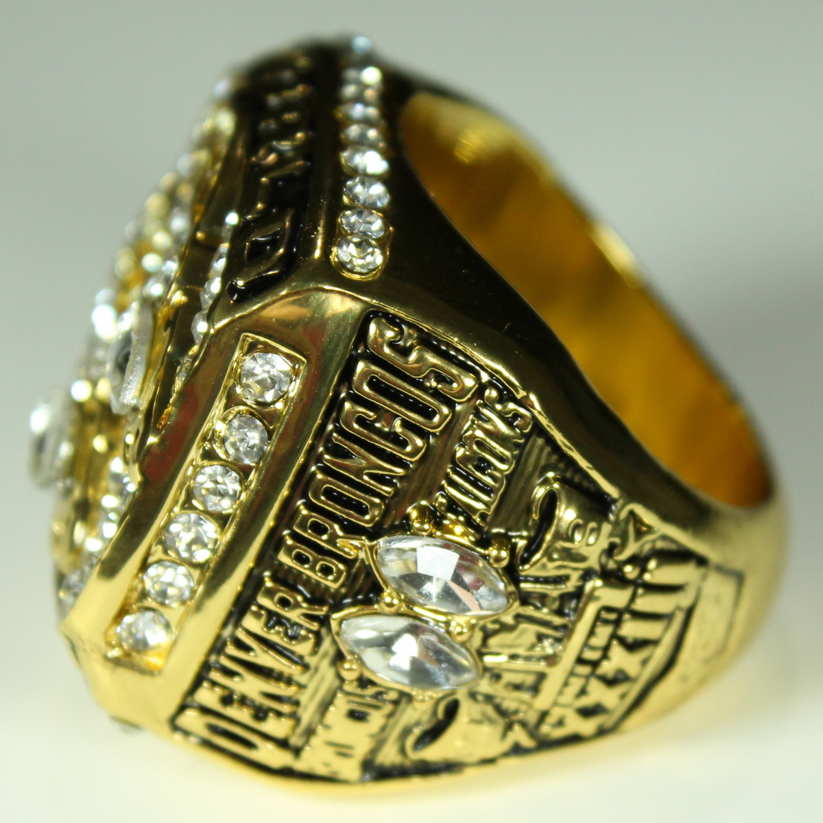 John Elway Denver Broncos High Quality Replica 1999 Super Bowl XXXIII Championship Ring at PristineAuction.com John Elway Denver Broncos High Quality Replica 1999 Super Bowl XXXIII Championship Ring at PristineAuction.com
