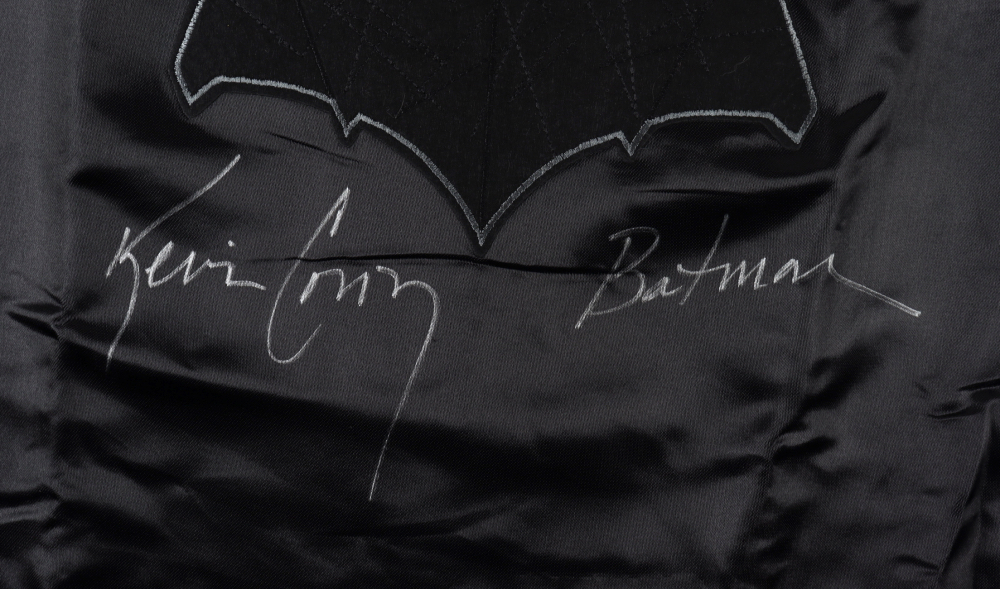 Kevin Conroy Signed "Batman vs Superman" Cape Inscribed "Batman" (Beckett Hologram) at PristineAuction.com Kevin Conroy Signed "Batman vs Superman" Cape Inscribed "Batman" (Beckett Hologram) at PristineAuction.com
