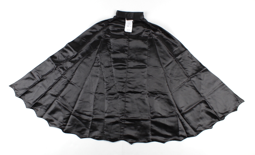 Kevin Conroy Signed "Batman vs Superman" Cape Inscribed "Batman" (Beckett Hologram) at PristineAuction.com Kevin Conroy Signed "Batman vs Superman" Cape Inscribed "Batman" (Beckett Hologram) at PristineAuction.com