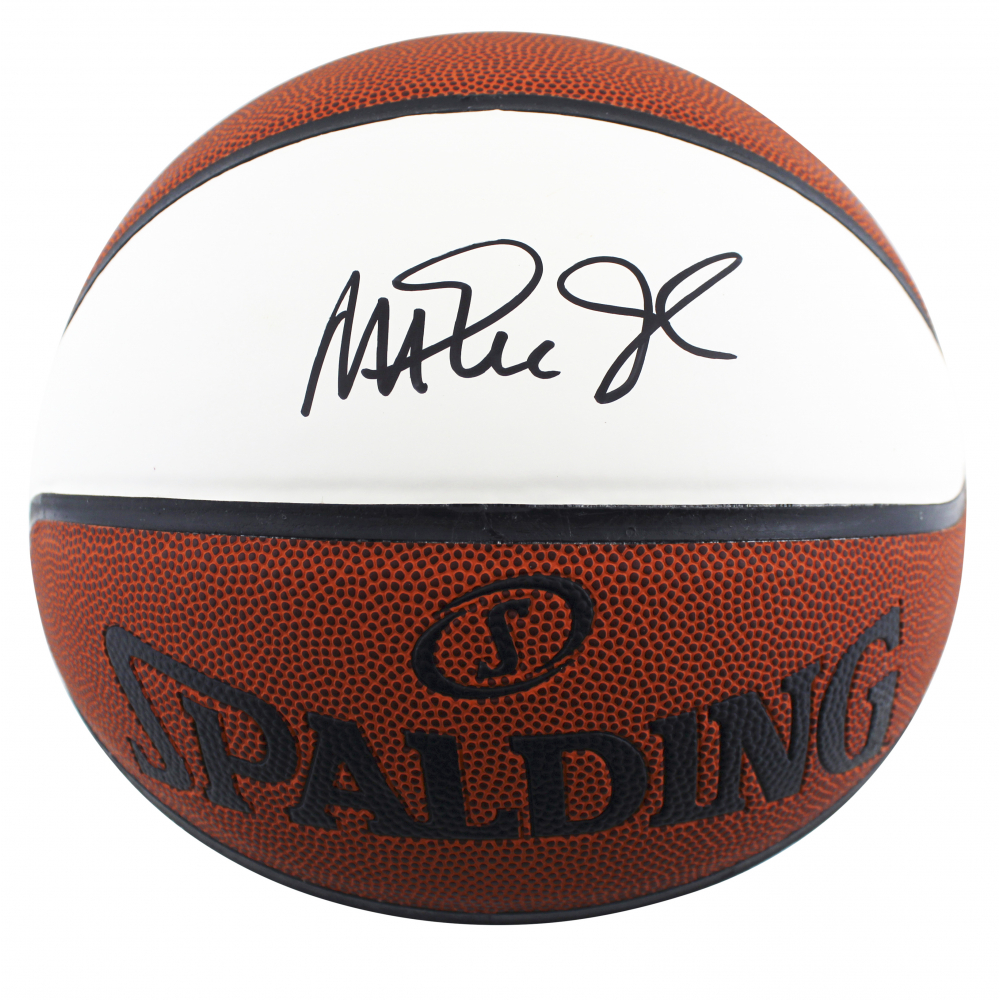 Magic Johnson Signed NBA Basketball (Beckett) Pristine Auction
