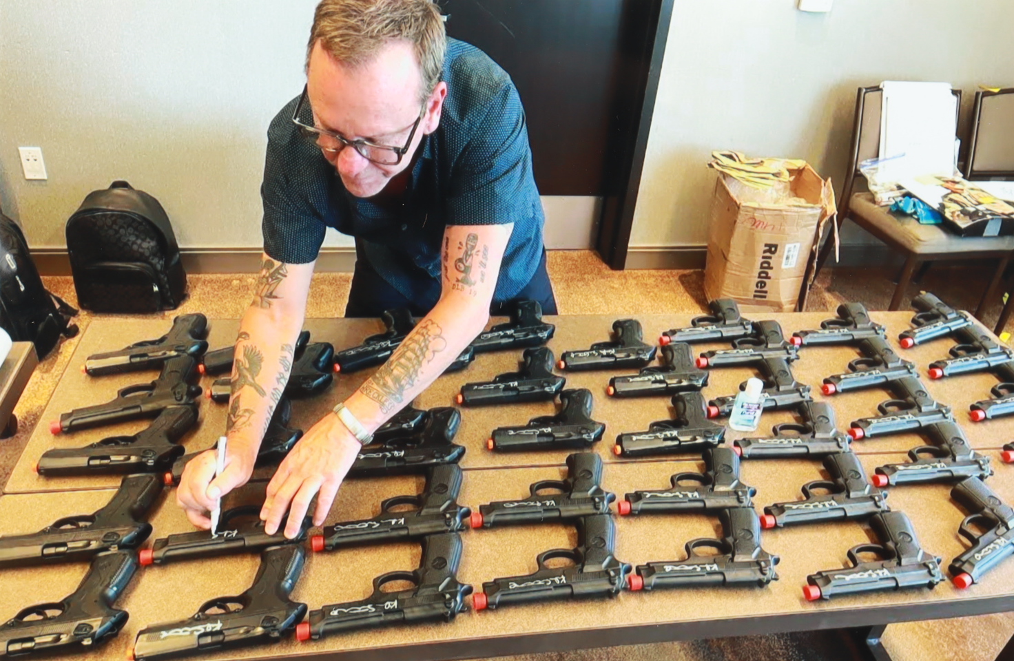 Kiefer Sutherland Signed Replica Air Soft Pistol (JSA COA) at PristineAuction.com Kiefer Sutherland Signed Replica Air Soft Pistol (JSA COA) at PristineAuction.com