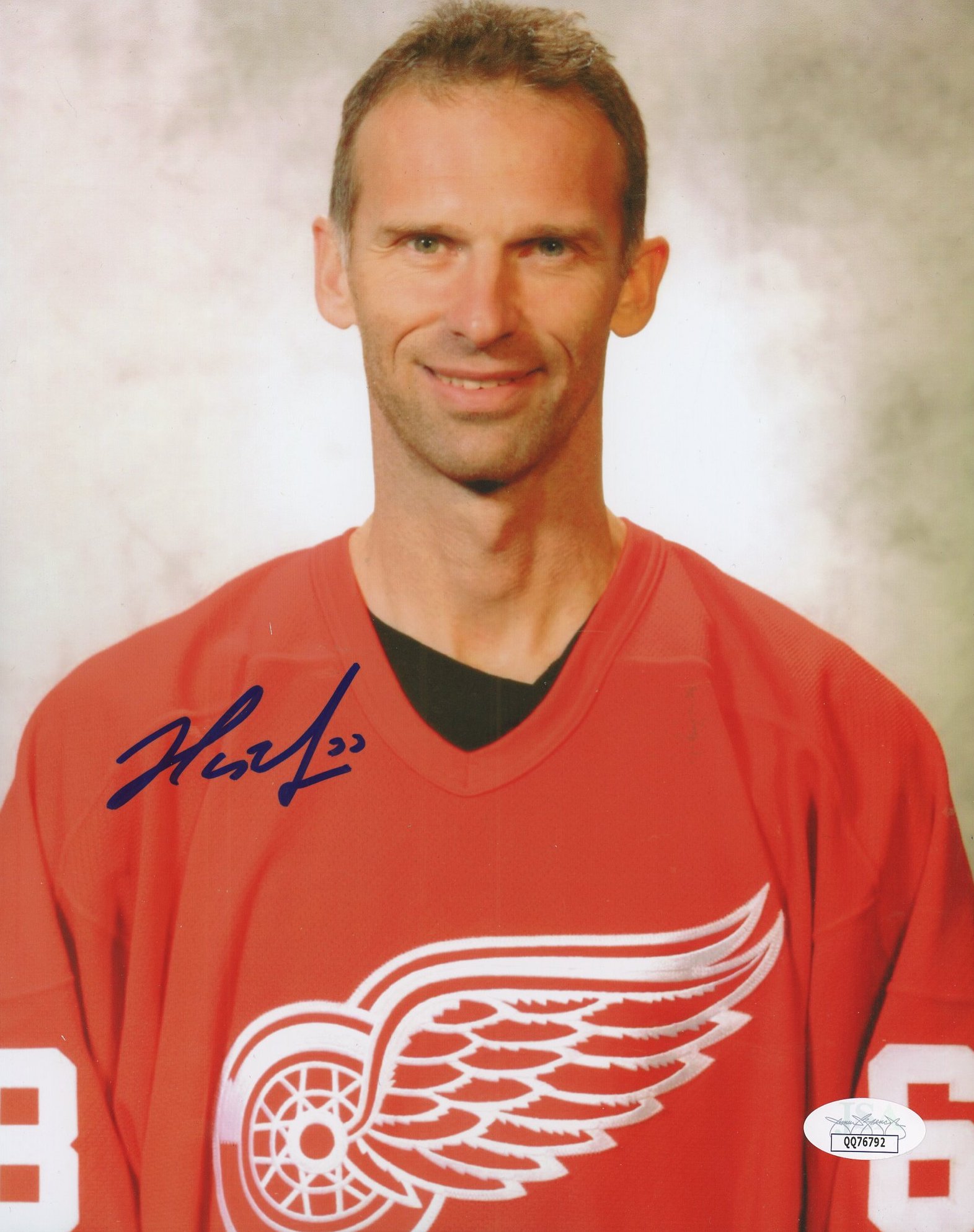 Dominik Hasek Signed Red Wings 8x10 Photo (JSA COA) at PristineAuction.com Dominik Hasek Signed Red Wings 8x10 Photo (JSA COA) at PristineAuction.com