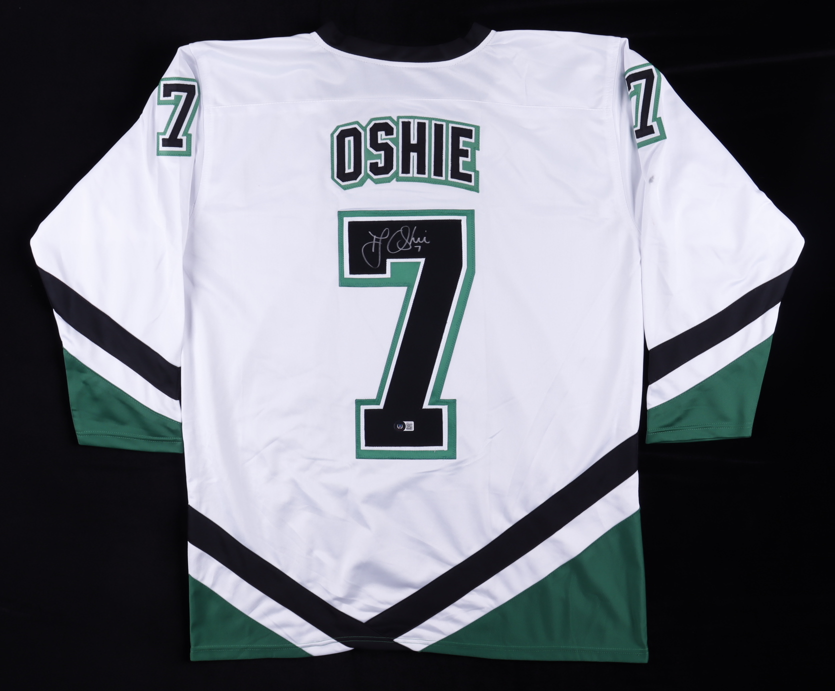T. J. Oshie Signed Jersey (Beckett COA) at PristineAuction.com T. J. Oshie Signed Jersey (Beckett COA) at PristineAuction.com