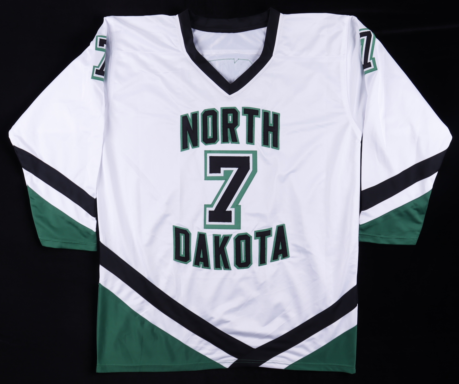 T. J. Oshie Signed Jersey (Beckett COA) at PristineAuction.com T. J. Oshie Signed Jersey (Beckett COA) at PristineAuction.com