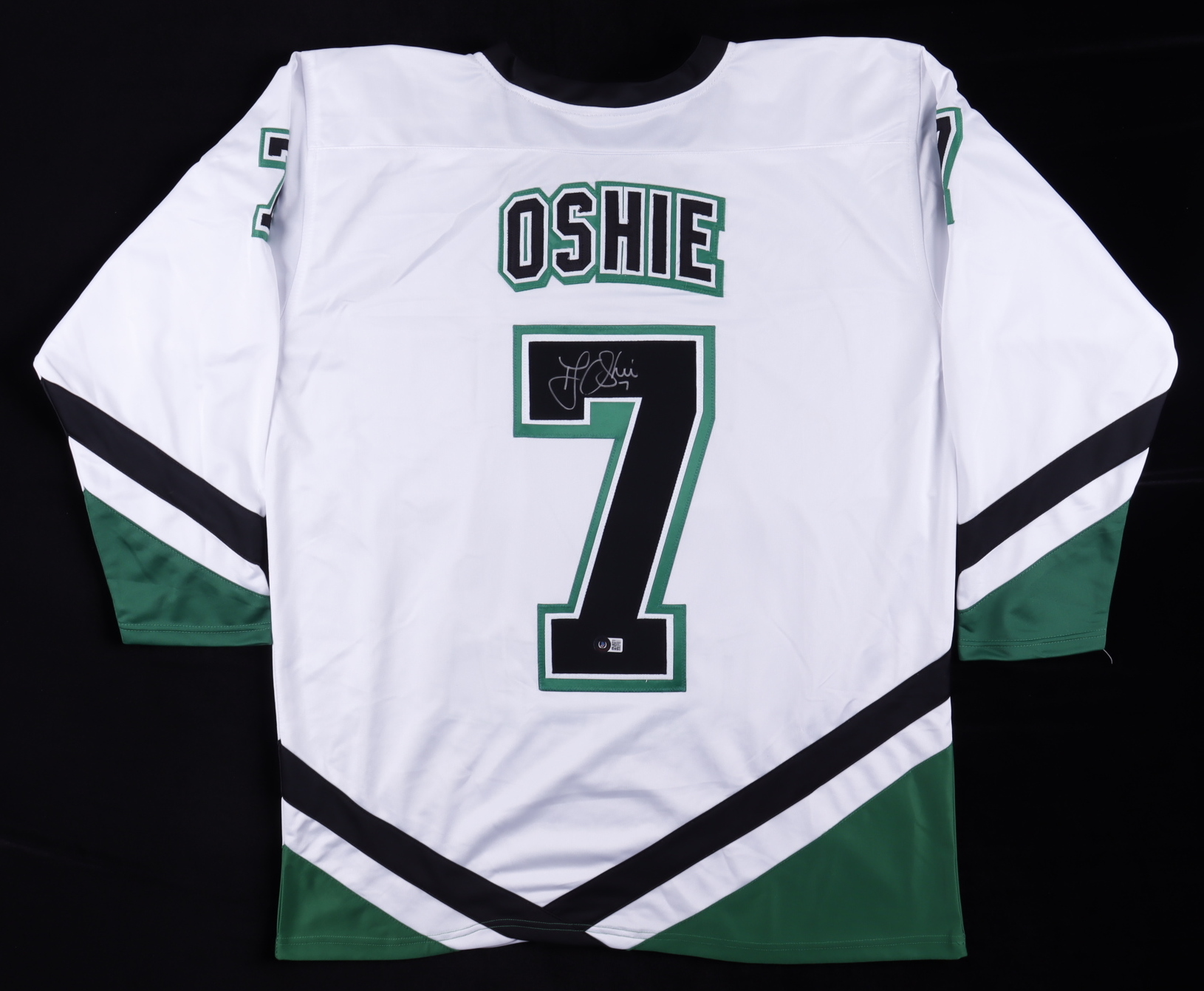 T. J. Oshie Signed Jersey (Beckett COA) at PristineAuction.com T. J. Oshie Signed Jersey (Beckett COA) at PristineAuction.com