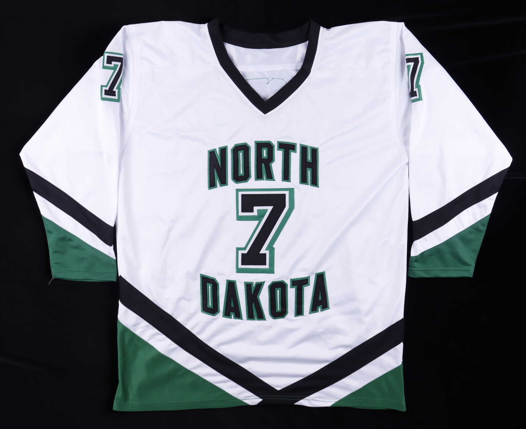 T. J. Oshie Signed Jersey (Beckett COA) at PristineAuction.com T. J. Oshie Signed Jersey (Beckett COA) at PristineAuction.com