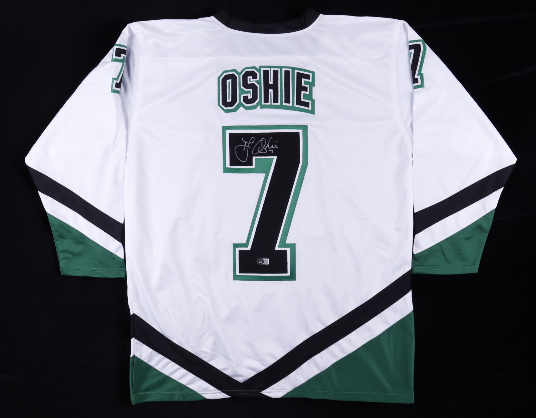 T. J. Oshie Signed Jersey (Beckett) at PristineAuction.com T. J. Oshie Signed Jersey (Beckett) at PristineAuction.com