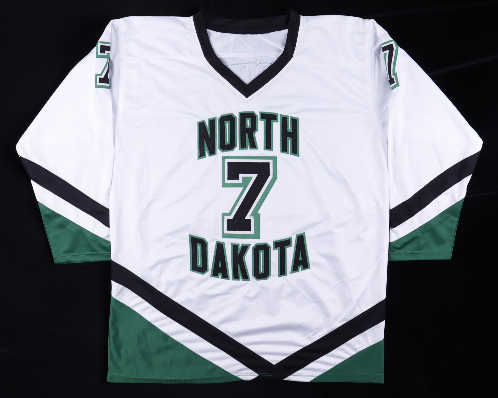 T. J. Oshie Signed Jersey (Beckett) at PristineAuction.com T. J. Oshie Signed Jersey (Beckett) at PristineAuction.com